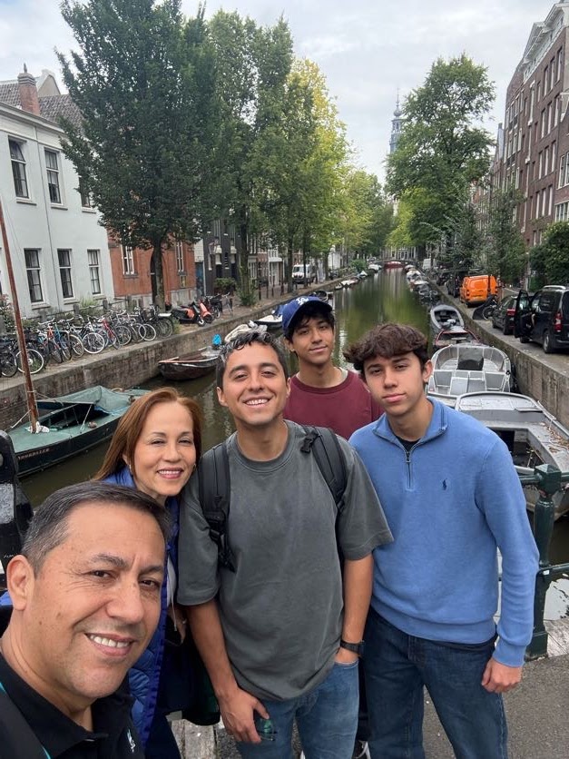 La familia Rojas — los 5 que viajan a Turquía